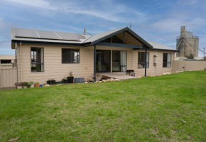 Campbell Casa, Kingscote